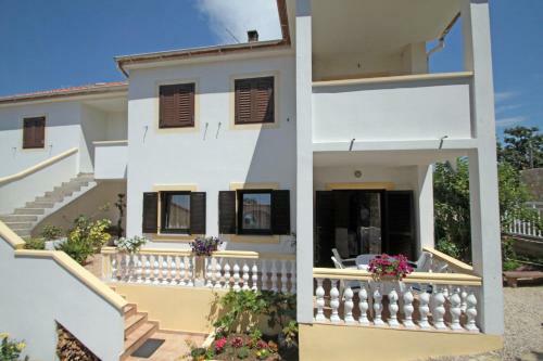 Apartments Kondri?