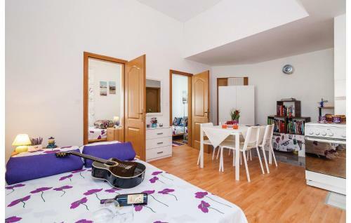 Two-bedroom Apartment In Vinjerac