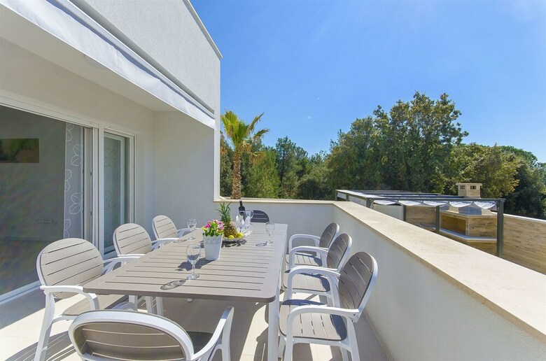 Apartments Villa V