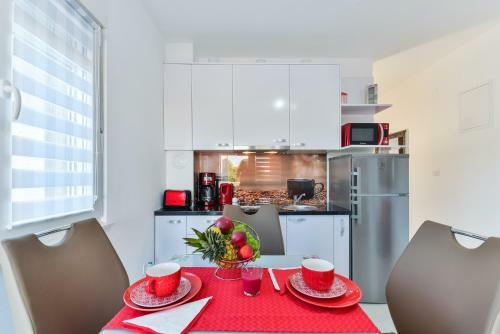 Apartments Veli?