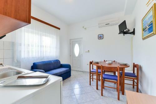 Apartments Liveri?