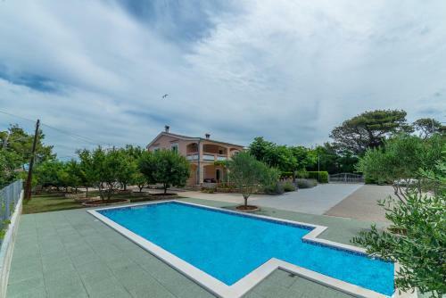 Apartments Nikaia