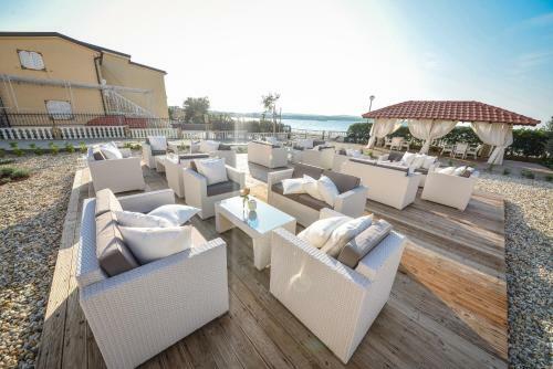 Sunset Deluxe Apartments