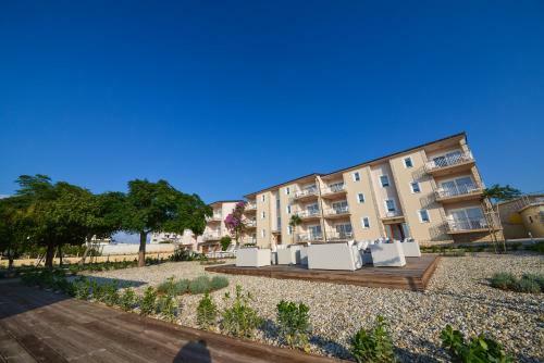 Sunset Deluxe Apartments