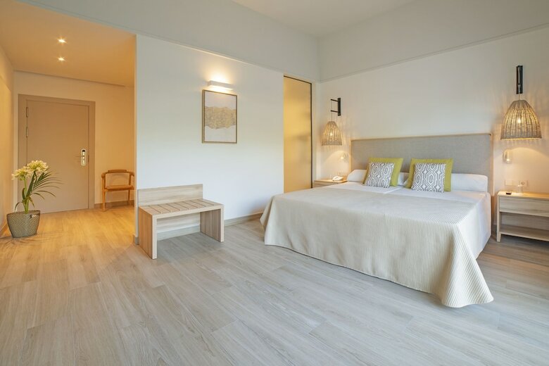 Cabogata Beach Hotel