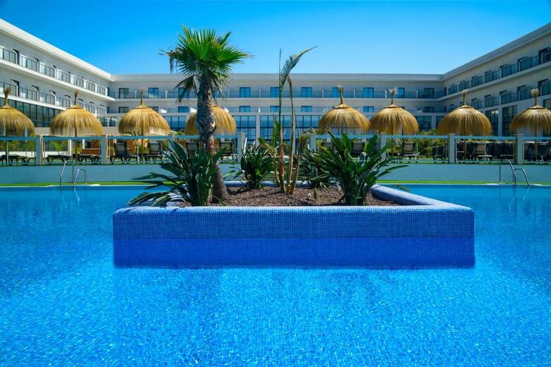 Cabogata Beach Hotel
