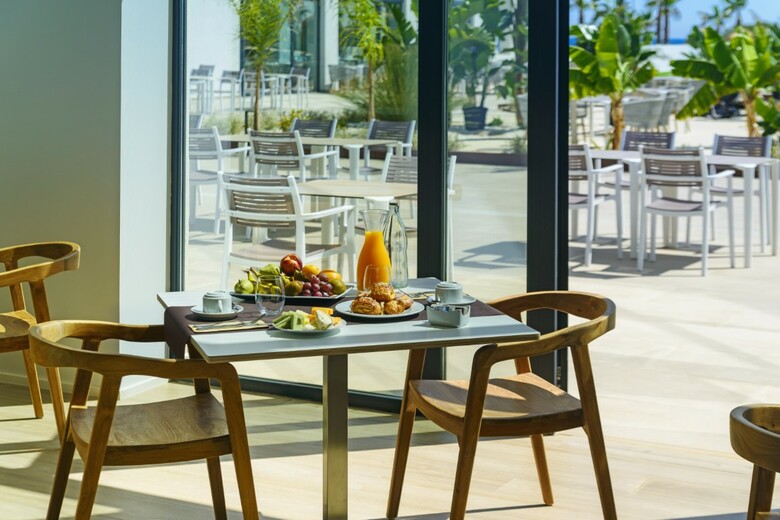 Cabogata Beach Hotel