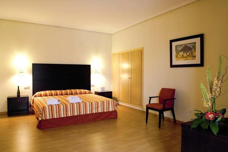 Cabogata Beach Hotel