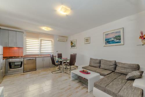 Apartments Jakovljevi?