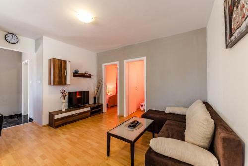 Apartments Jakovljevi?