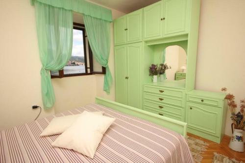 Apartments By The Sea Vis - 8875
