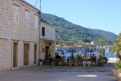 Apartments By The Sea Vis - 8875