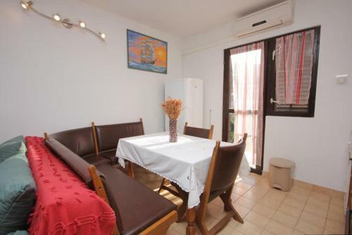 Apartment Vis 2412a
