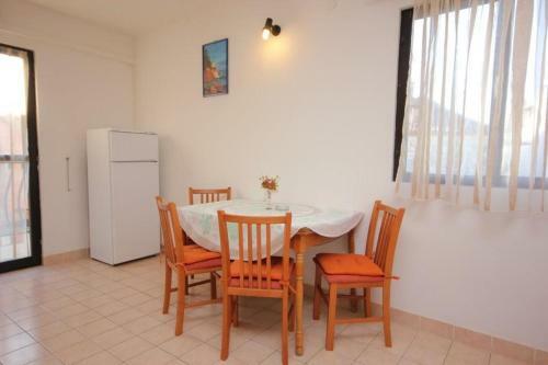 Apartments By The Sea Vis - 2412
