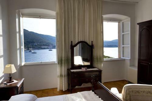Apartments By The Sea Vis - 13736