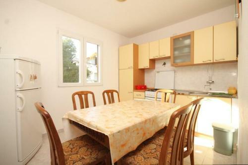 Apartments With A Parking Space Rukavac (vis) - 8849