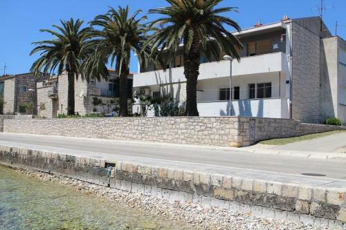 Apartments By The Sea Vis - 13169
