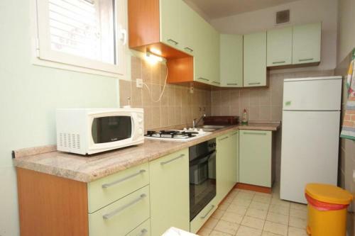 Apartments By The Sea Vis - 8534