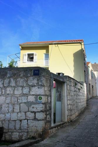 Apartments By The Sea Vis - 8534
