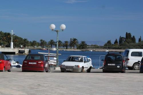 Apartments By The Sea Vis - 8876
