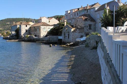 Apartments By The Sea Vis - 8876