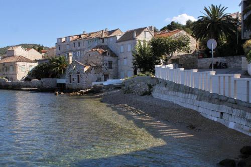 Apartments By The Sea Vis - 8876