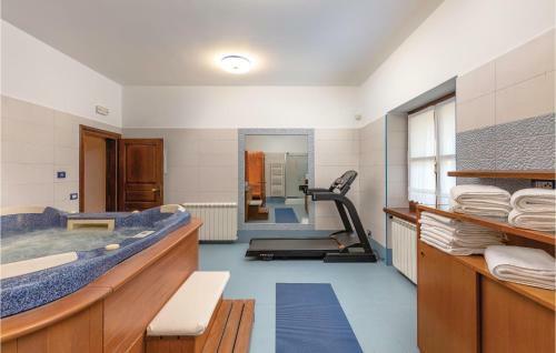 Six-bedroom Holiday Home In Visnjan