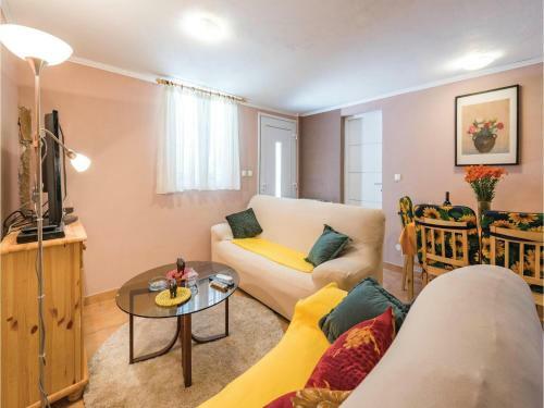 Two-bedroom Apartment In Vizinada