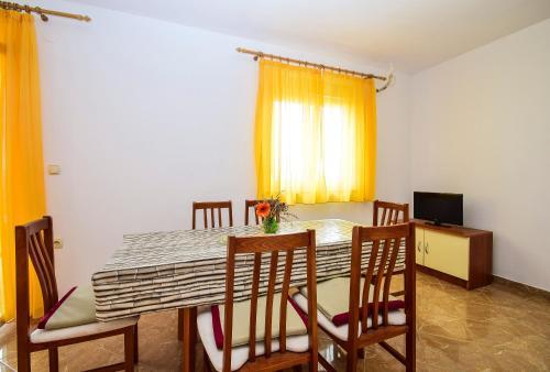 Apartments Komadina 596