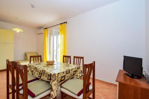 Apartments Komadina 596