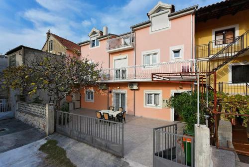 Apartments With A Parking Space Vodice - 12667
