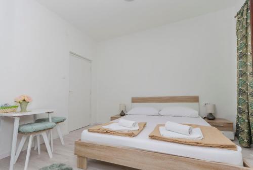 Hostal Apartments And Rooms Meri