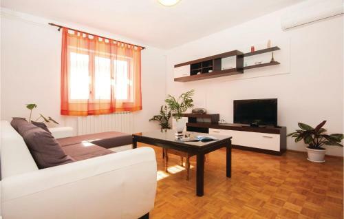 Three-bedroom Apartment In Vodice
