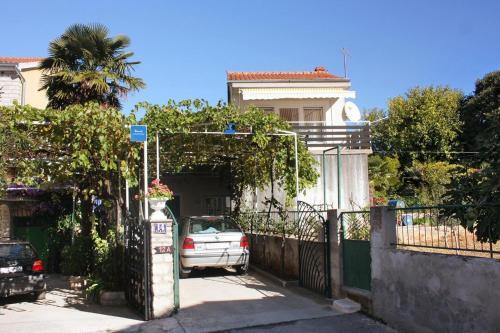 Apartments With A Parking Space Vodice - 5801