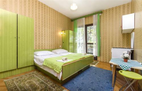 Hostal Rooms Summer Tree