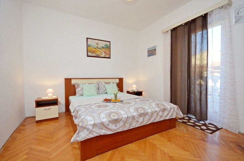 Apartment Mira