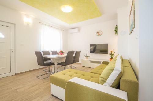 Holiday House Lidia