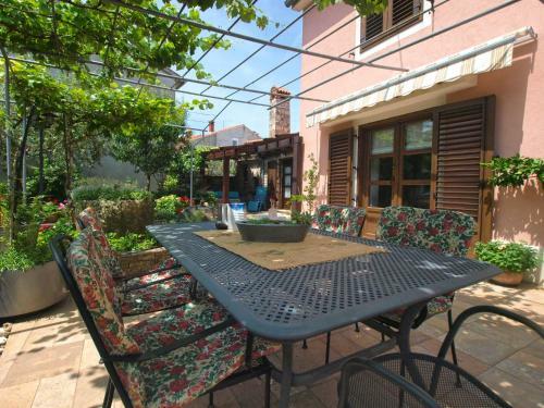 Apartments Maria 64