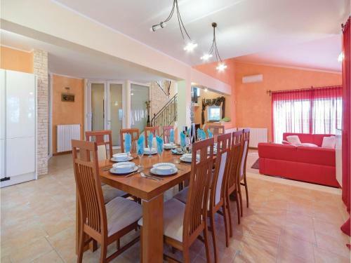 Five-bedroom Holiday Home In Vodnjan