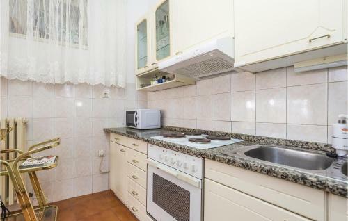 Four-bedroom Holiday Home In Volosko