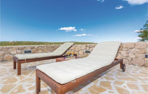 Two-bedroom Holiday Home In Vrana