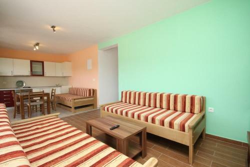 Apartments By The Sea Basina (hvar) - 8754