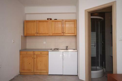 Apartments By The Sea Basina (hvar) - 8754
