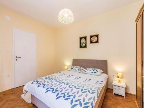 Two-bedroom Apartment In Vrbnik