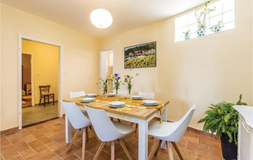 Two-bedroom Apartment In Vrbnik
