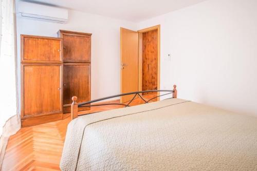 Apartments By The Sea Vrbnik (Krk) - 15754