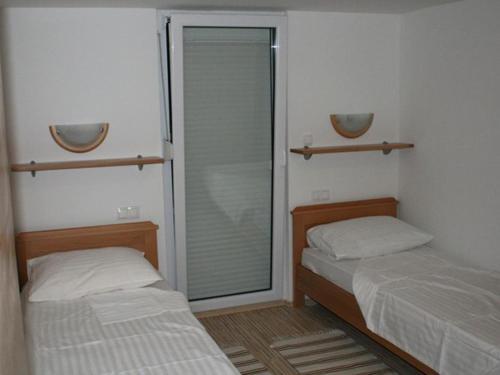 Apartments By The Sea Vrboska (Hvar) - 13932