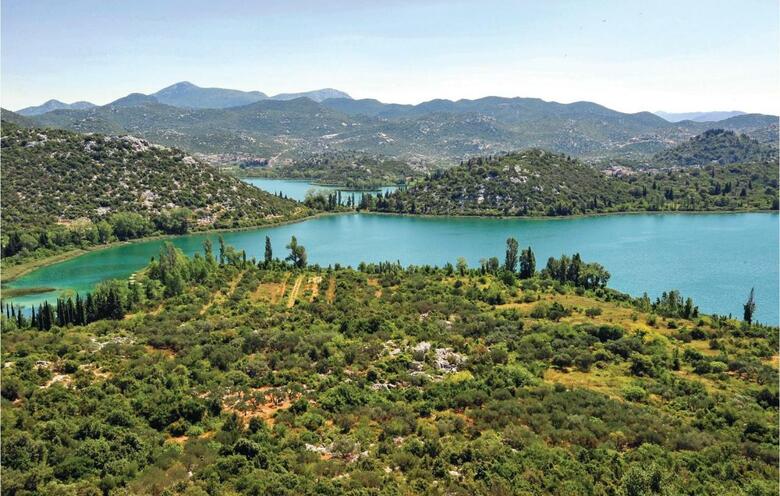 Four-bedroom Holiday Home In Vrgorac