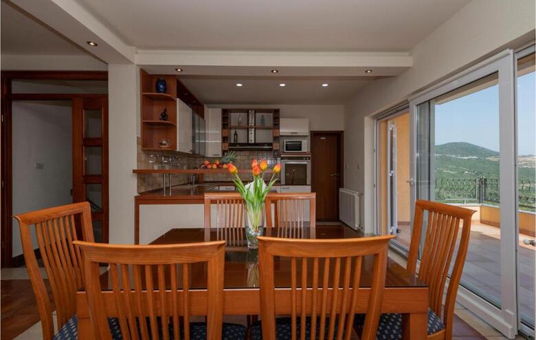 Four-bedroom Holiday Home In Vrgorac