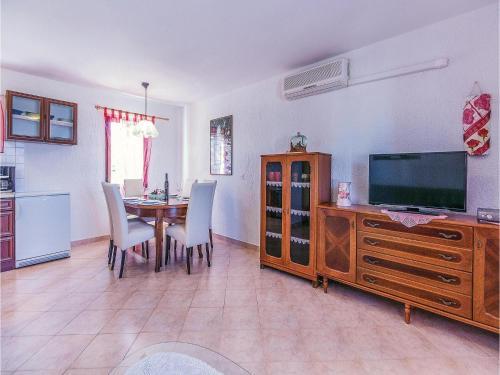 Two-bedroom Apartment In Vrsar